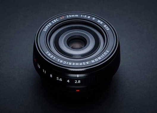 Fujinon XF 23mm F2.8 R WR – “Ống Kính Quốc Dân” Cho Fujifilm X-E5 Đã Chính Thức Lộ Diện