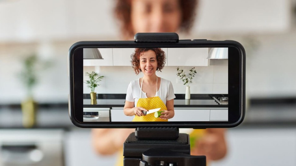 Thiết Bị Cần Có Để Quay Vlog Và Video Ngắn Tại Nhà