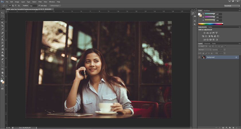 Want to create a soft and dreamy look in your photos? Learn how to blur the background with Photoshop CS