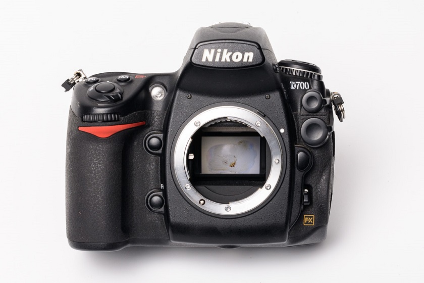 gương lật nikon D700 có nhiều bụi bẩn